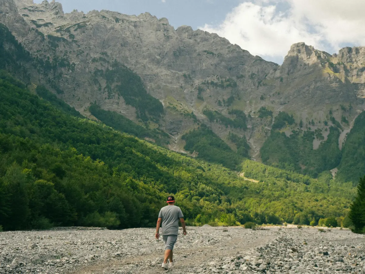 can you be resident in albania and another country