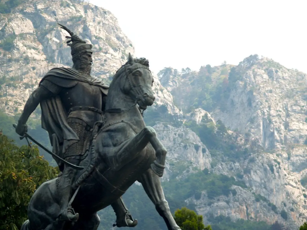 skanderbeg statue
